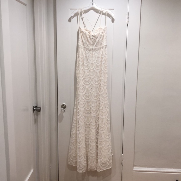 Never Worn David’s Bridal Galina Wedding Gown, Size 6 - Picture 2 of 2